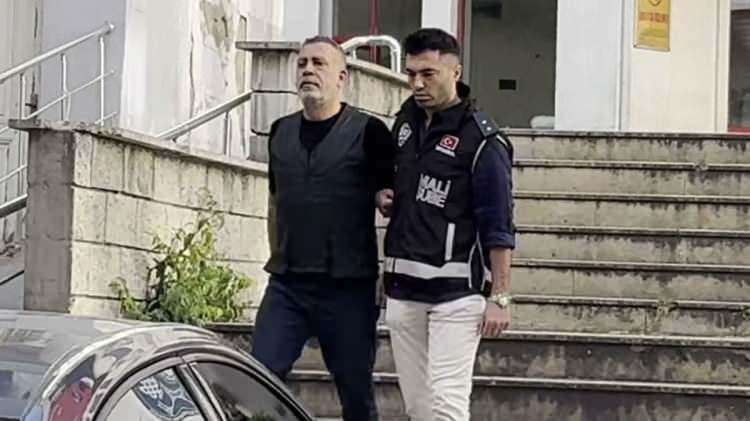 <p><span style="color:#B22222"><strong>"BENİ KULLANDI"</strong></span></p>

<p><br />
Haluk Levent ile 2018 yılında İsvi&ccedil;re'de evlendiklerini anlatan Eriş, <strong><em>"&Ccedil;ocuklarım babasız b&uuml;y&uuml;d&uuml;ğ&uuml; i&ccedil;in ona bağlandılar. 2018 yılında şirketimi sattım. Ondan &ouml;nce de ona Amerika'daki şirketimden para g&ouml;ndermiştim. &Ccedil;oğu zaman borcum var, &ouml;demem lazım, tefeciler var, peşimde mafya var diyordu. Beni kullandı." </em></strong>ifadelerini kullanmıştı.&nbsp;</p>
