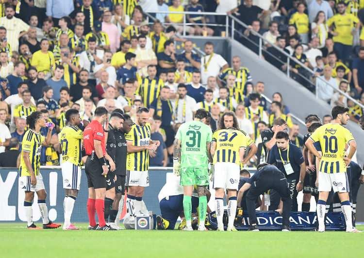 <p>Deneyimli &ccedil;alıştırıcı, kritik m&uuml;sabakanın ilk 11'ini b&uuml;y&uuml;k oranda belirledi.</p>
