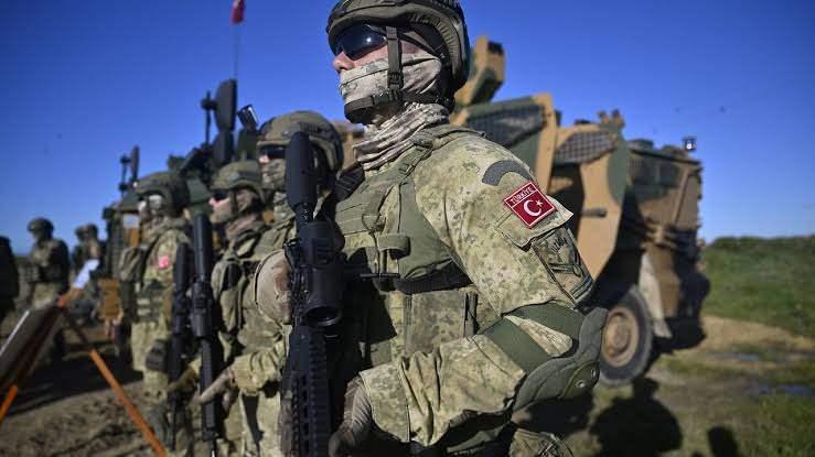 <p><strong><span style="color:rgb(178, 34, 34)">"BİZZAT NATO'NUN HARP DOKTRİNİDİR"</span></strong></p>

<p>T&uuml;rk ordusunun savaş y&ouml;nteminin b&ouml;lgedeki diğer &uuml;lkelerden farklı olduğunu savunan Cohen, şu ifadeleri kullandı:</p>
