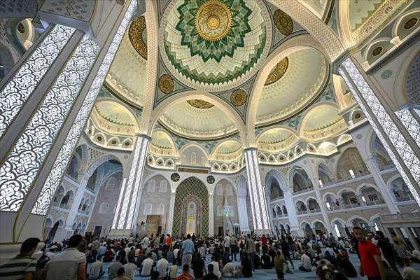 <p>Hazreti Muhammed'in (s.a.v) d&uuml;nyaya geldiği g&uuml;n olarak kutlanan Mevlid Kandili, t&uuml;m yurtta dualarla idrak edildi.</p>

<p>&nbsp;</p>
