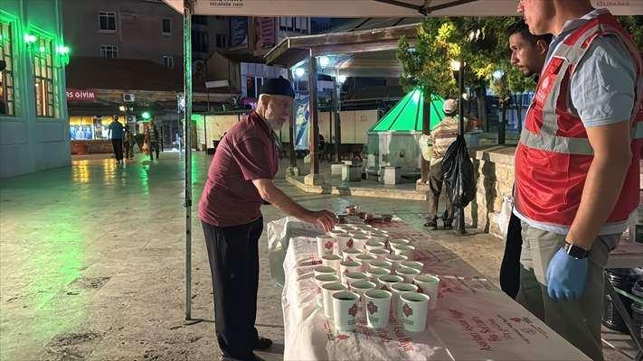 <p>Edirne, Kırklareli ve Tekirdağ'da Mevlit Kandili dolayısıyla camilerde Kur'an-ı Kerim okundu, dualar edildi.</p>
