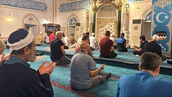 <p>Edirne Vakıflar B&ouml;lge M&uuml;d&uuml;rl&uuml;ğ&uuml;nce vatandaşlara Osmanlı şerbeti ikramında bulunuldu.</p>

