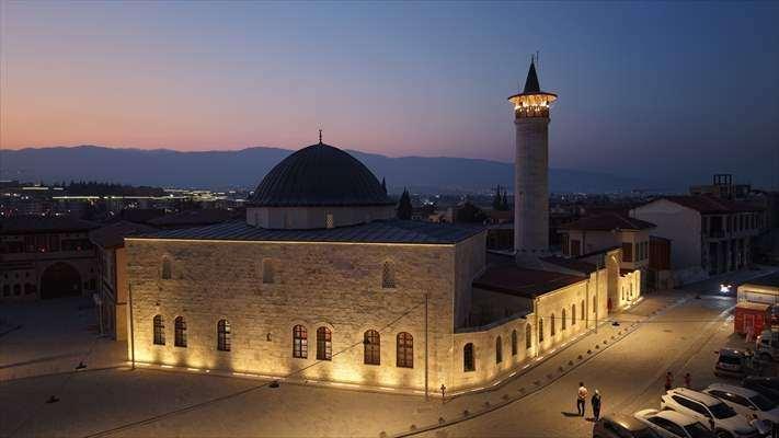 <p>İl&ccedil;e M&uuml;ft&uuml;s&uuml; Rıdvan Şahin'in vaazını dinleyen vatandaşlar, daha sonra saf tutarak namaz kıldı, dua etti.</p>
