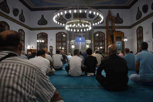 <p>Vatandaşlar, Sakarya İl M&uuml;ft&uuml;s&uuml; Mehmet Aşık'ın vaazını dinledi.</p>
