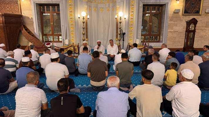 <p><strong>KAHRAMANMARAŞ</strong></p>

<p>Kahramanmaraş İl M&uuml;ft&uuml;l&uuml;ğ&uuml;'nce başta Abd&uuml;lhamid Han Camisi olmak &uuml;zere bir&ccedil;ok camide d&uuml;zenlenen programlarla Mevlit Kandili idrak edildi.</p>
