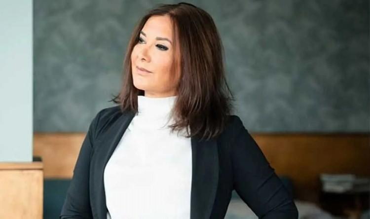 <p>Nurdan Eriş, evliliklerinin 8. yılında eşi tarafından dolandırıldığını anlamış ama o da ş&uuml;pheliler arasında yer alarak cezaevinin yolunu tutmuştu.</p>

