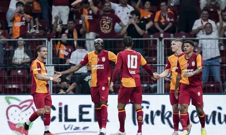 <p>Fenerbah&ccedil;e ve Galatasaray, Şampiyonlar Ligi'ne katılarak ciddi bir geliri kasasına koymayı da garantiledi.</p>

