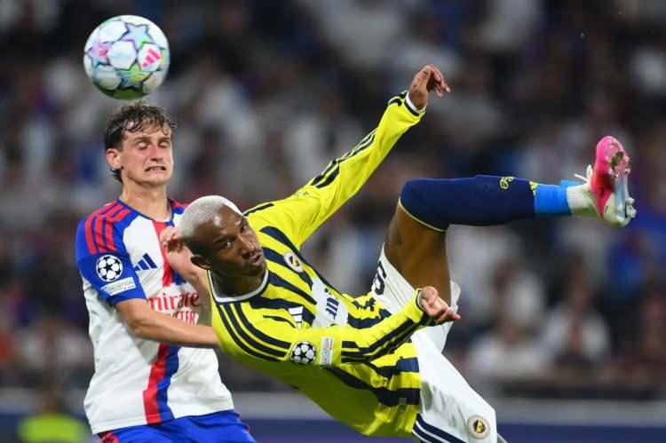 <p>Fenerbah&ccedil;e bu s&uuml;re&ccedil;te topladığı puanlarla T&uuml;rkiye &ouml;nceliğinde daha avantajlı konumda yer alıyor.</p>
