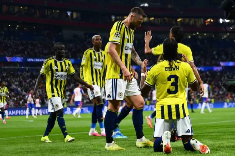 <p><strong>Football Ranked'ın &ccedil;alışmasında,</strong> Şampiyonlar Ligi'nde Liverpool, Atletico Madrid (D), Roma, Aston Villa (D), Villarreal, Shakhtar Donetsk (D), Slavia Prag, LASK (D) ile eşleşen<strong>&nbsp;Fenerbah&ccedil;e'nin 10.8 puan toplayacağı tahmin edildi.</strong></p>
