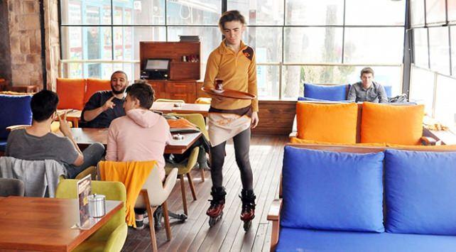 <p>&Uuml;cretlerinin &ouml;denmemesi ve ger&ccedil;ek &uuml;cret &uuml;zerinden sigorta primlerinin yatırılmaması nedeniyle iş s&ouml;zleşmesini haklı nedenle feshettiğini ileri s&uuml;rerek kıdem tazminatı, fazla &ccedil;alışma &uuml;creti, check &uuml;creti, ulusal bayram ve genel tatil &uuml;creti ile yıllık &uuml;cretli izin alacaklarının davalıdan tahsiline karar verilmesini talep etti.&nbsp;</p>
