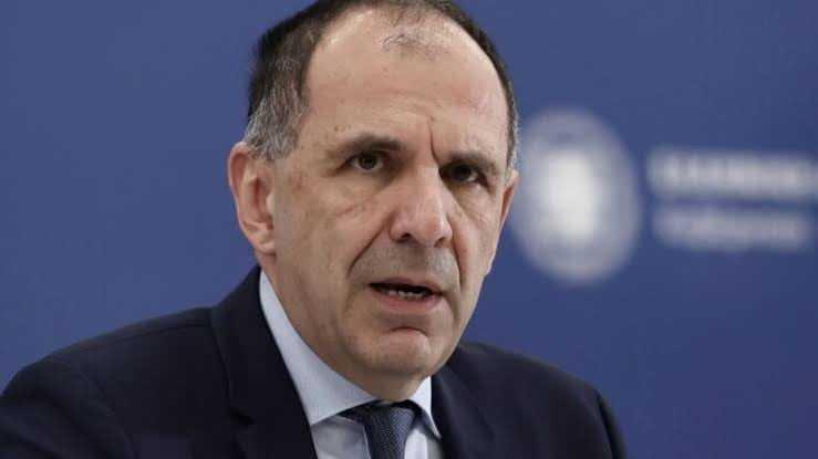 <p>T&uuml;rkiye'nin Ege ve Doğu Akdeniz'deki hamlelerine karşılık vereceklerini ileri s&uuml;ren Yerapetritis,<strong> <em>"Gereken b&uuml;t&uuml;n &ouml;nlemleri alacağız. Provokasyonlara karşılık vereceğiz ve g&uuml;&ccedil;l&uuml; bir konumdan karşılık vereceğiz."</em></strong> ifadelerini kullandı.</p>
