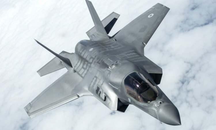 <p><strong><span style="color:rgb(178, 34, 34)">"GELECEK YILDAN İTİBAREN F-35 U&Ccedil;AKLARINI DA HAVALANDIRIRIZ"</span></strong></p>

<p>Yunan bakan, Atina'nın &ouml;n&uuml;m&uuml;zdeki d&ouml;nemde F-35 savaş u&ccedil;aklarına da sahip olacağını hatırlatarak T&uuml;rkiye'ye karşı provokatif bir dil kullandı.</p>

<p>Yerapetritis, Atina'nın F-35 programına dahil olduğunu vurgulayarak, <strong>"Gelecek yıldan itibaren F-35 u&ccedil;aklarını da havalandırırız" </strong>diyerek gerilimi tırmandıran ifadeler kullandı.</p>
