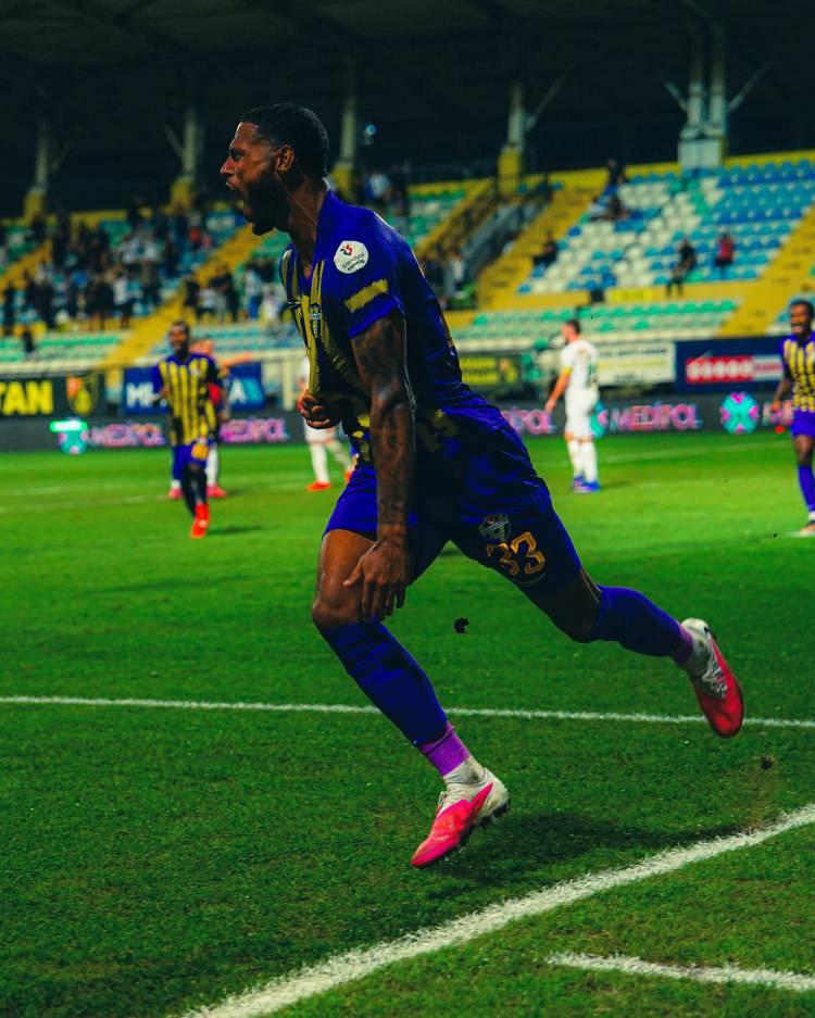 <p>Stoper: Zak Jules (Ey&uuml;pspor)</p>
