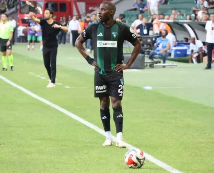<p>Sol bek: Massadio Haidara (Kocaelispor)</p>
