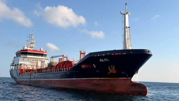 <p>Silivri Cumhuriyet Başsavcılığı tarafından gemi kazasına ilişkin başlatılan soruşturma kapsamında g&ouml;zaltına alınan ALSU isimli geminin 1&rsquo;inci kaptanı Ahmet Erarslan ile 3&rsquo;&uuml;nc&uuml; kaptanı Murat Evciman &ccedil;ıkarıldıkları mahkemece tutuklanırken, 4 kişi adli kontrol şartıyla serbest bırakıldı.&nbsp;</p>
