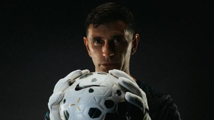 <p>Emiliano Martinez ➡ Chelsea</p>

