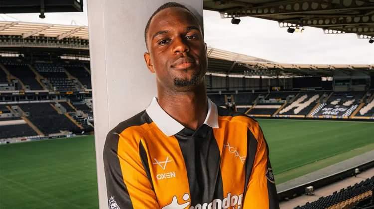 <p>Ilyas Ansah ➡ Hull City</p>
