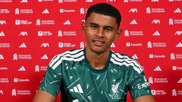 <p>Lucca Brughmans ➡ Liverpool</p>
