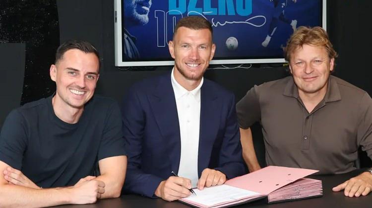 <p>Edin Dzeko ➡ Schalke</p>
