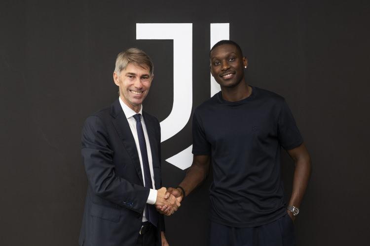 <p>Randal Kolo Muani ➡ Juventus</p>
