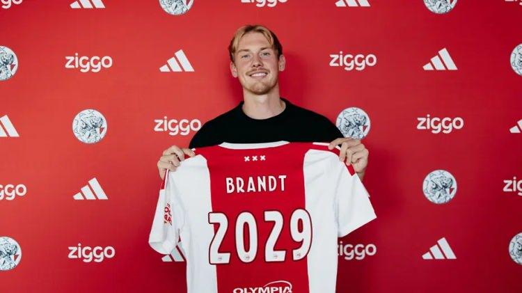 <p>Julian Brandt ➡ Ajax</p>
