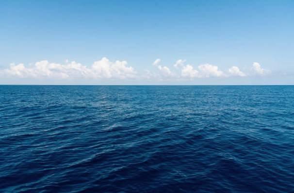 <p>Deney, Massachusetts eyaletindeki Cape Cod kıyılarının yaklaşık 61 kilometre a&ccedil;ığında, Maine K&ouml;rfezi'ndeki Wilkinson Havzası'nda ger&ccedil;ekleştirildi. Araştırmacılar, deniz suyunun alkaliliğini y&uuml;kselterek okyanusun atmosferden daha fazla karbondioksit &ccedil;ekmesinin m&uuml;mk&uuml;n olup olmadığını araştırdı.&nbsp;</p>
