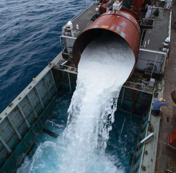<p>Halk arasında kostik soda olarak da bilinen sodyum hidroksit g&uuml;&ccedil;l&uuml; bir alkali madde olduğu i&ccedil;in deney, ABD &Ccedil;evre Koruma Ajansı'nın (EPA) izniyle ger&ccedil;ekleştirildi.</p>
