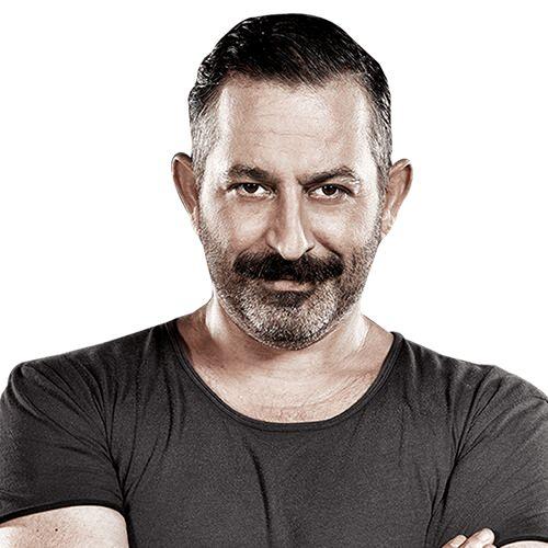 <p><span style="color:#800080"><em><strong>Hızlı bir şekilde i&ccedil;eriye gidip Cem beyi kardiyak monit&ouml;rize ettim. Yani kardiyak olarak takip etmemiz gereken bir hasta olduğu i&ccedil;in kardiyak monit&ouml;rize ettim. Kan sonu&ccedil;larını hi&ccedil; beklemeden diğer doktor arkadaşıma danışarak o sevk transport işlemlerini yaparken ben de Cem beyin başında bekleyip, hem medikal tedavisini hem de kardiyak olarak monit&ouml;rizasyonunu takip ettim.</strong></em></span></p>
