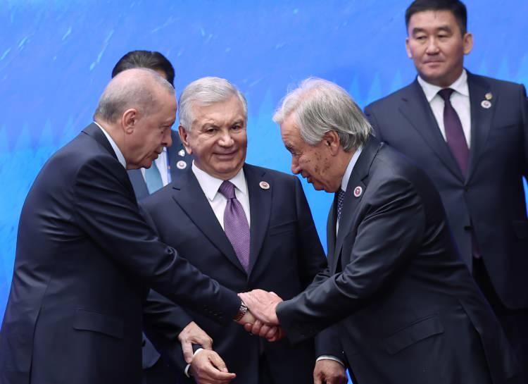 <p>Cumhurbaşkanı Recep Tayyip Erdoğan'ın yoğun temasları s&uuml;r&uuml;yor.&nbsp;</p>

<p>Cumhurbaşkanı Erdoğan son olarak, Şanghay İşbirliği &Ouml;rg&uuml;t&uuml; (Şİ&Ouml;) Devlet Başkanları Zirvesi'ne katılmak &uuml;zere Kırgızistan'a gitti.&nbsp;</p>

