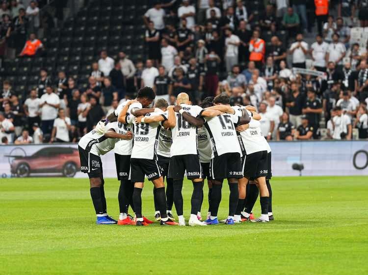 <p><strong>Beşiktaş beraberliği korumaya &ccedil;alışırken Fenerbah&ccedil;e ikinci gol&uuml; bulabilir.</strong></p>
