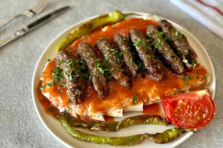<p><span style="color:#B22222"><strong>92. MANİSA KEBABI</strong></span></p>

<p><strong>&Uuml;LKE: T&Uuml;RKİYE</strong></p>

<p>Puan: 3.8</p>

