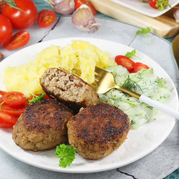 <p><span style="color:#B22222"><strong>83. KOTLET MIELONY</strong></span></p>

<p>&Uuml;lke: Polonya<br />
Puan: 3.9</p>
