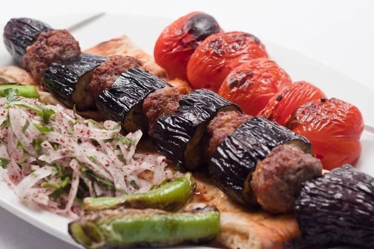 <p><span style="color:#B22222"><strong>66. PATLICANLI KEBAP</strong></span></p>

<p><strong>&Uuml;LKE: T&Uuml;RKİYE</strong></p>

<p>Puan: 4.0</p>
