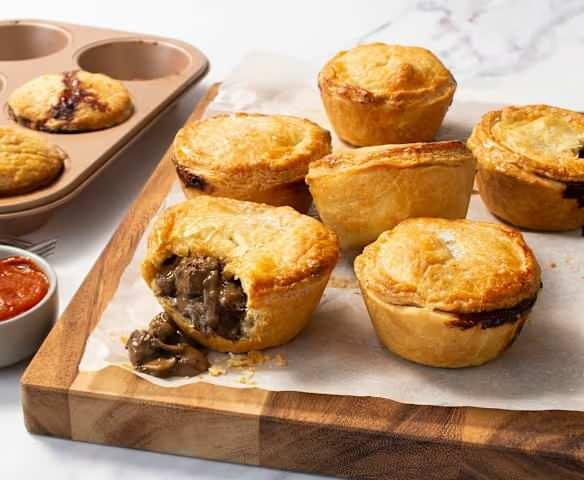 <p><span style="color:#B22222"><strong>59. MEAT PIE</strong></span></p>

<p>&Uuml;lke: Avustralya<br />
Puan: 4.0</p>
