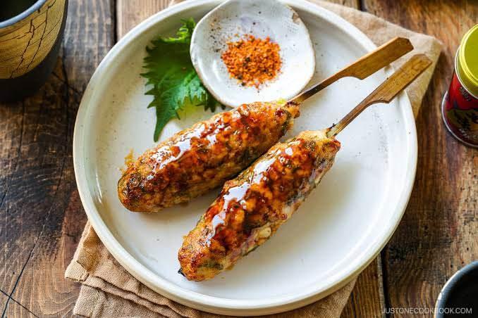 <p><span style="color:#B22222"><strong>58. TSUKUNE YAKITORI</strong></span></p>

<p>&Uuml;lke: Japonya<br />
Puan: 4.0</p>
