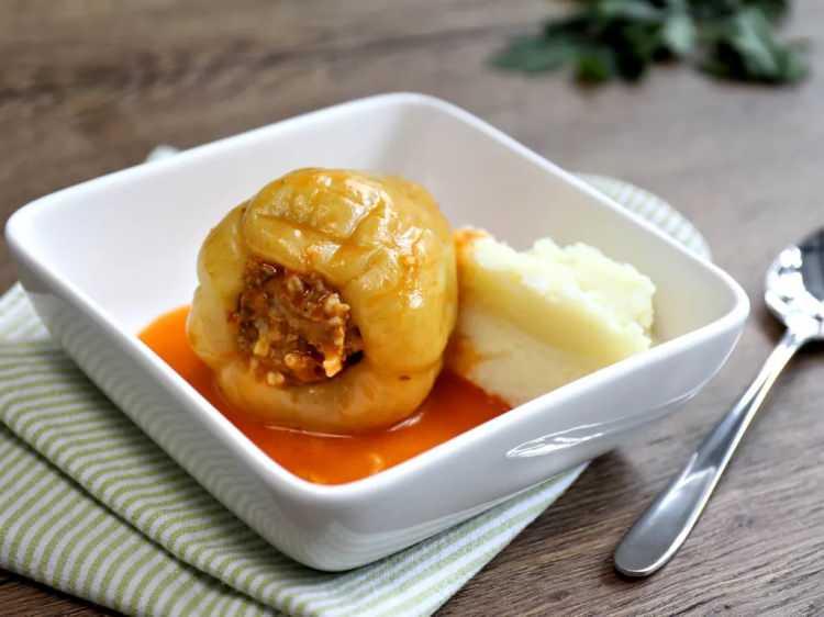 <p><span style="color:#B22222"><strong>56. PUNJENA PAPRIKA</strong></span></p>

<p>&Uuml;lke: Hırvatistan<br />
Puan: 4.0</p>
