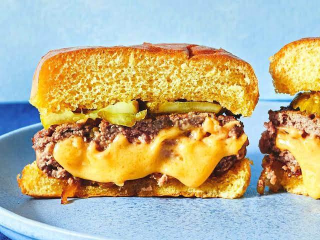 <p><span style="color:#B22222"><strong>37. JUICY LUCY</strong></span></p>

<p>&Uuml;lke: ABD<br />
Puan: 4.1</p>
