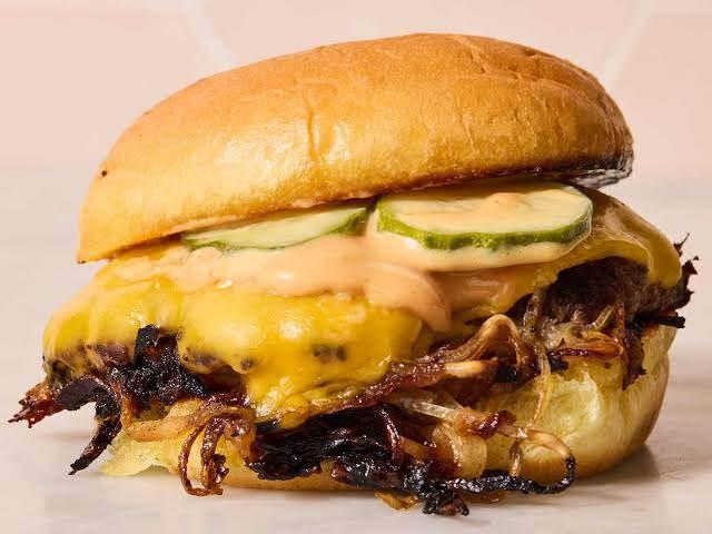 <p><span style="color:#B22222"><strong>25. ONION BURGER</strong></span></p>

<p>&Uuml;lke: ABD<br />
Puan: 4.2</p>
