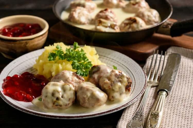 <p><span style="color:#B22222"><strong>19. K&Ouml;TTBULLAR</strong></span></p>

<p>&Uuml;lke: İsve&ccedil;<br />
Puan: 4.2</p>
