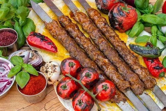 <p><span style="color:#B22222"><strong>10. CHELO KABAB</strong></span></p>

<p>&Uuml;lke: İran<br />
Puan: 4.3</p>
