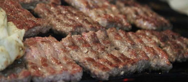 <p><span style="color:#B22222"><strong>9. BANJALUČKI ĆEVAPI</strong></span></p>

<p>&Uuml;lke: Bosna Hersek<br />
Puan: 4.3</p>
