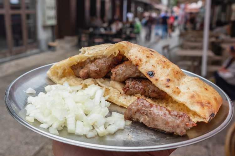 <p><span style="color:#B22222"><strong>5. ĆEVAPI</strong></span></p>

<p>&Uuml;lke: Bosna Hersek<br />
Puan: 4.3</p>
