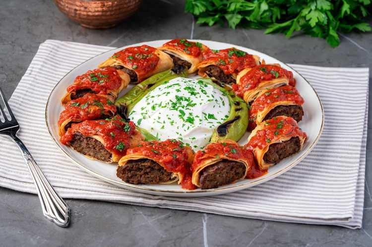 <p><span style="color:#B22222"><strong>2. BEYTİ KEBABI</strong></span></p>

<p><strong>&Uuml;LKE: T&Uuml;RKİYE</strong></p>

<p>Puan: 4.4</p>
