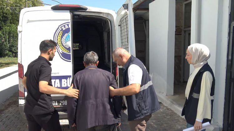 <p>Şanlıurfa'da zabıta ekiplerinin denetimine takılan İran uyruklu dilencinin &uuml;zerinden 60 bin TL &ccedil;ıktı. Para cezası uygulanan yabancı uyruklu şahıs işlemlerinin ardından sınır dışı edildi.</p>

<p>​</p>
