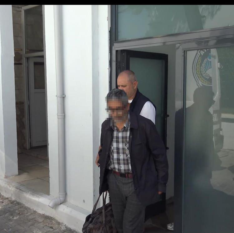 <p>Dilencilik yaptığı gerek&ccedil;esiyle 3 bin 700 TL idari para cezası uygulanan İranlı, sınır dışı edildi.</p>

<p>&nbsp;</p>
