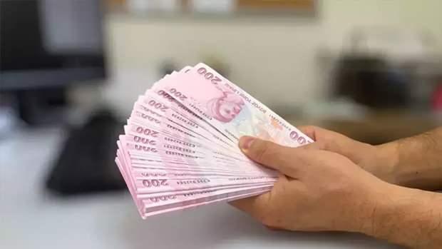 <p>Ayrıca emekli yakınlarını bankaya y&ouml;nlendiren m&uuml;şterilere 5 bin TL'ye kadar nakit &ouml;d&uuml;l fırsatı bulunuyor.</p>

<p>&nbsp;</p>

