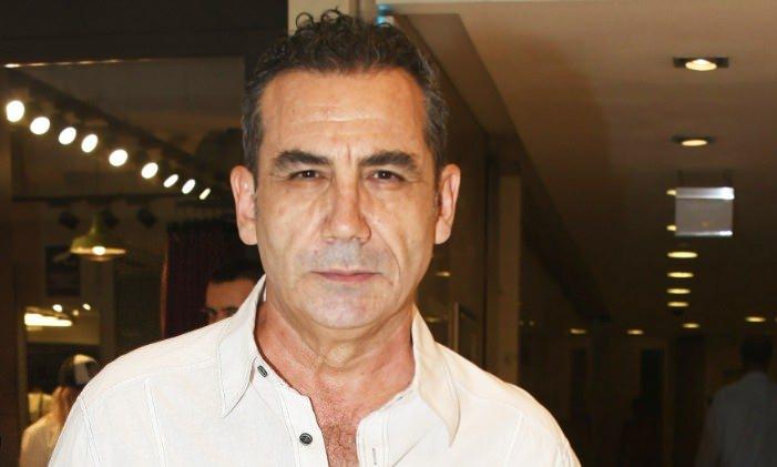 <p>Ferhat G&ouml;&ccedil;er-Sinan Ak&ccedil;ıl polemiği, bir radyo programındaki s&ouml;zlerin ardından yeniden alevlenmişti.</p>

<p>&Uuml;nl&uuml; şarkıcı, aralarındaki ilişkinin eskisi gibi olmadığının sorulması &uuml;zerine Sinan Ak&ccedil;ıl&rsquo;la ilgili şunları s&ouml;ylemişti:</p>

<p>&nbsp;</p>
