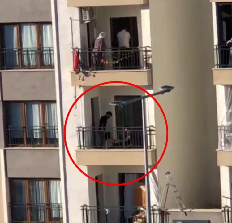 <p>Durumu g&ouml;ren &ccedil;evredekiler de &ccedil;ocuğu kurtarmak i&ccedil;in seferber oldu.&nbsp;</p>
