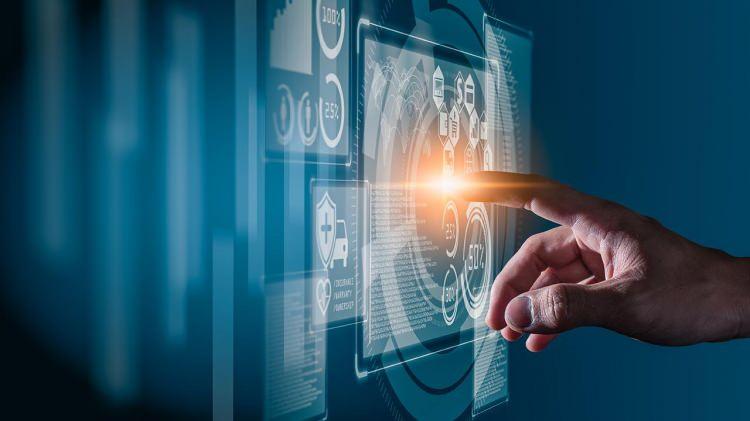 <p><strong>SE&Ccedil;MELİ DERSLERDE YAPAY ZEKA VE ROBOTİK KODLAMA</strong></p>

<p><br />
Yeni eğitim yılında bazı se&ccedil;meli derslerin &ouml;ğretim programları da kademeli olarak uygulanacak. Bakanlığın genelgesinde dijital sanatlar, yapay zek&acirc; uygulamaları, robotik kodlama, proje tasarımı ve uygulamaları, temel yaşam becerileri, afet bilinci, ahlak ve vatandaşlık eğitimi gibi 16 se&ccedil;meli dersin programlarının kademeli olarak uygulanacağı belirtildi. &Ccedil;evre eğitimi ve iklim değişikliği, hukuk ve adalet, matematik ve bilim uygulamaları, medya okuryazarlığı, oyun ve oyun etkinlikleri ile geleneksel sanatlar gibi 10 se&ccedil;meli dersin programlarında ise kademeli ge&ccedil;iş uygulanmayacak.</p>

