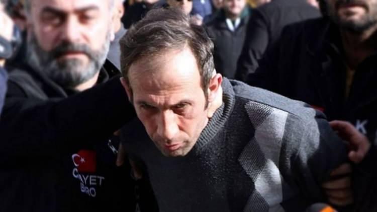 <p>GE&Ccedil;MİŞİN KARANLIK AYNASI: PALU AİLESİ DOSYASI</p>

<p>Kocaeli'nin K&ouml;rfez il&ccedil;esinde yaşayan Meryem Tahnal ve k&uuml;&ccedil;&uuml;k kızı Melike Tahnal'ın 2008 yılından itibaren kaybolmasıyla s&uuml;re&ccedil; başlamıştı.</p>

<p>Ailenin damadı (Emine Ustael'in eşi) olan Tuncer Ustael'in, aile &uuml;zerinde kurduğu psikolojik baskı, manip&uuml;lasyon ve y&ouml;nlendirmeler olayların odağında yer almıştı. Ustael'in kendisini din&icirc; bir lider veya farklı bir konumda tanıtarak aileye akılalmaz eziyetler ve şiddet uyguladığı ortaya &ccedil;ıkmıştı.</p>

